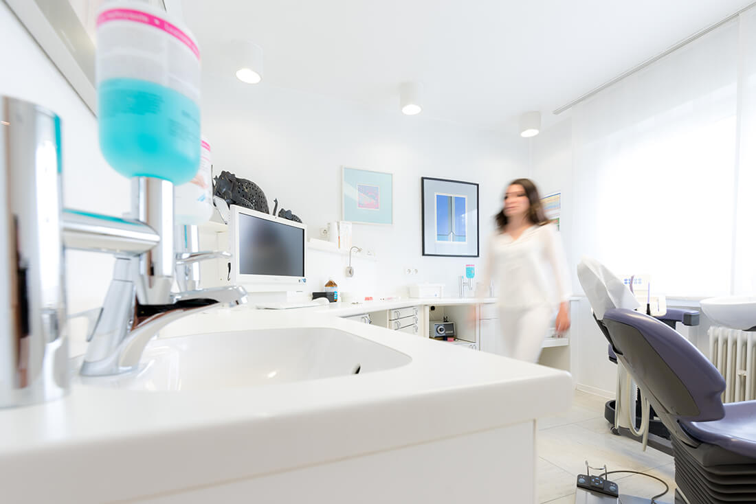 Zahnarzt Bonn Mehlem - Zahnärztin Sylke Hornig - Praxis - Behandlungszimmer
